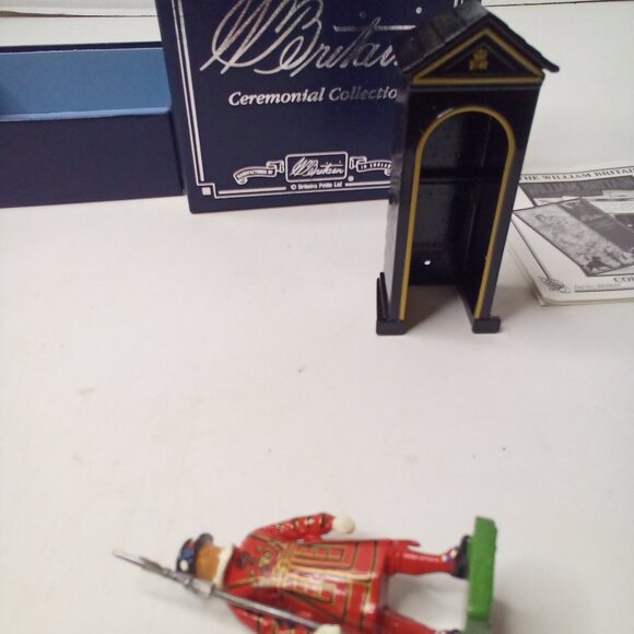 Britains Ceremonial Collection Sentry Box Beefeater Soldier Metal #00088 - Picture 4 of 14